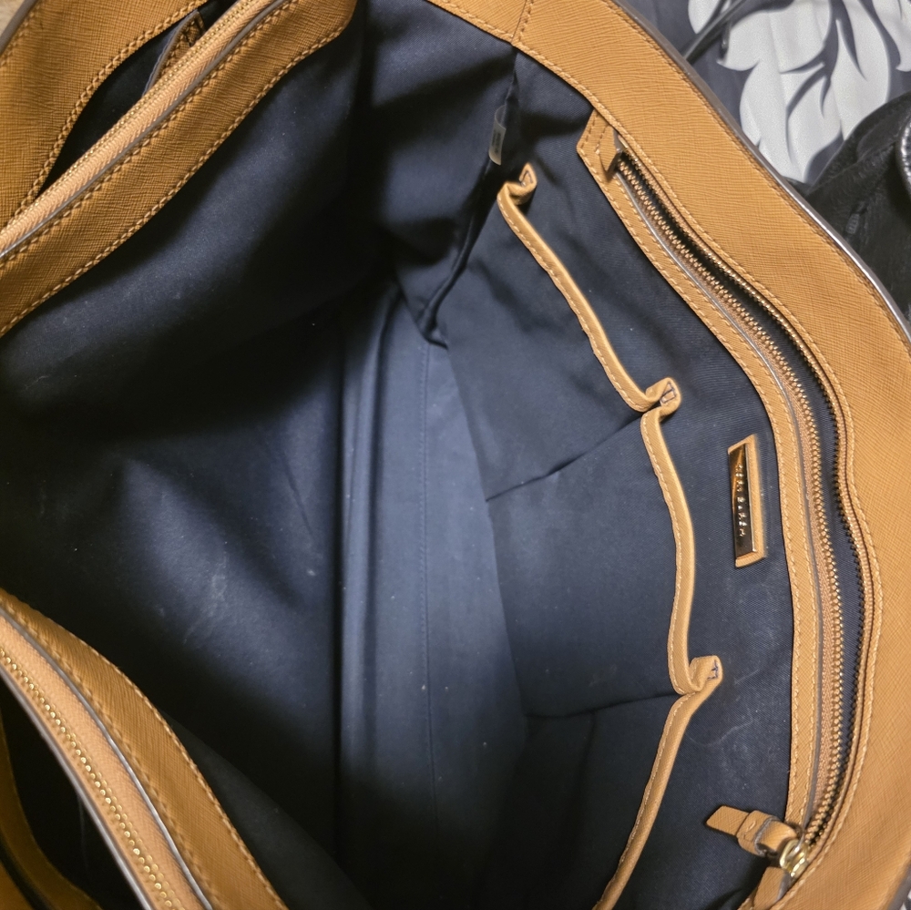 Tory Burch Tote Bag - Picture 8 of 11